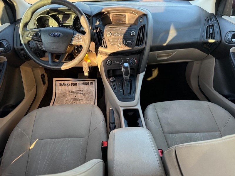 Ford Focus Vehicle Full-screen Gallery Image 11