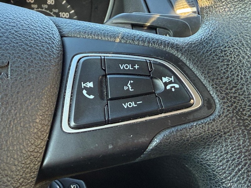 Ford Focus Vehicle Full-screen Gallery Image 14