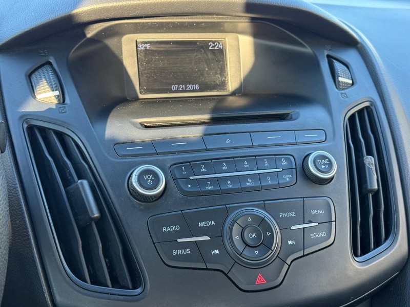 Ford Focus Vehicle Full-screen Gallery Image 15