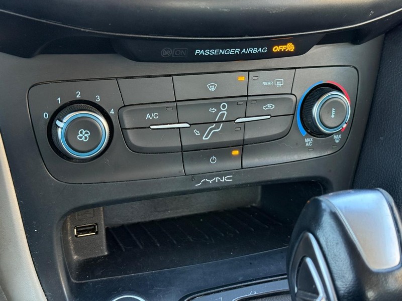 Ford Focus Vehicle Full-screen Gallery Image 17