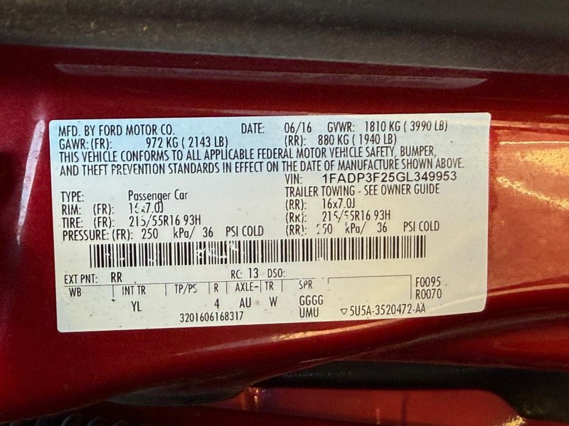 Ford Focus Vehicle Full-screen Gallery Image 23