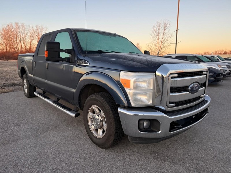Ford Super Duty F-250 SRW Vehicle Full-screen Gallery Image 2