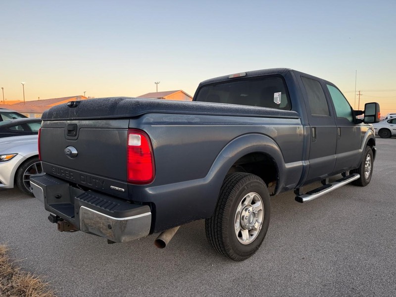 Ford Super Duty F-250 SRW Vehicle Full-screen Gallery Image 4