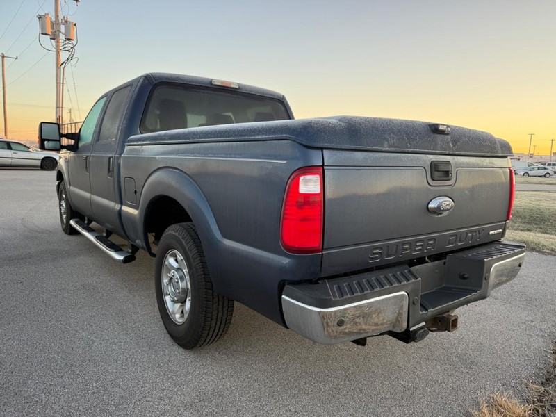 Ford Super Duty F-250 SRW Vehicle Full-screen Gallery Image 5