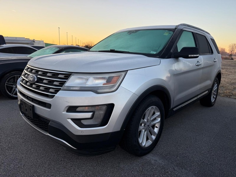 Ford Explorer Vehicle Full-screen Gallery Image 5