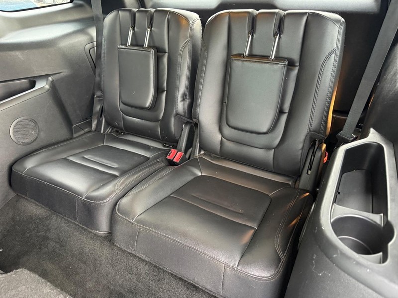 Ford Explorer Vehicle Full-screen Gallery Image 10