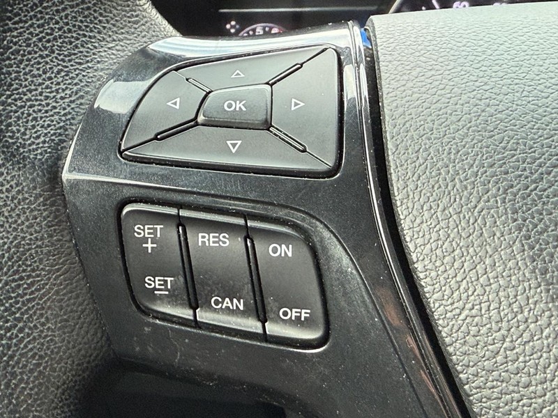 Ford Explorer Vehicle Full-screen Gallery Image 14