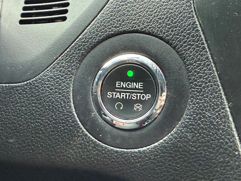 Ford Explorer Vehicle Full-screen Gallery Image 16