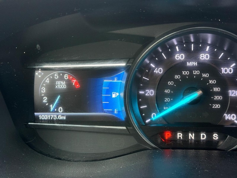 Ford Explorer Vehicle Full-screen Gallery Image 22