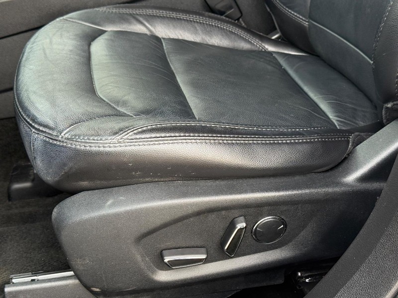 Ford Explorer Vehicle Full-screen Gallery Image 24