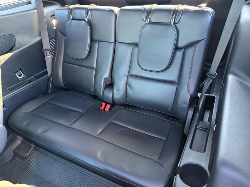 Ford Explorer Vehicle Full-screen Gallery Image 10