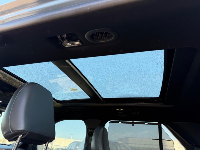 Ford Explorer Vehicle Full-screen Gallery Image 12