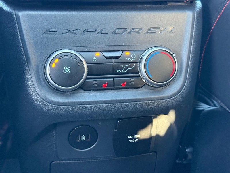 Ford Explorer Vehicle Full-screen Gallery Image 13