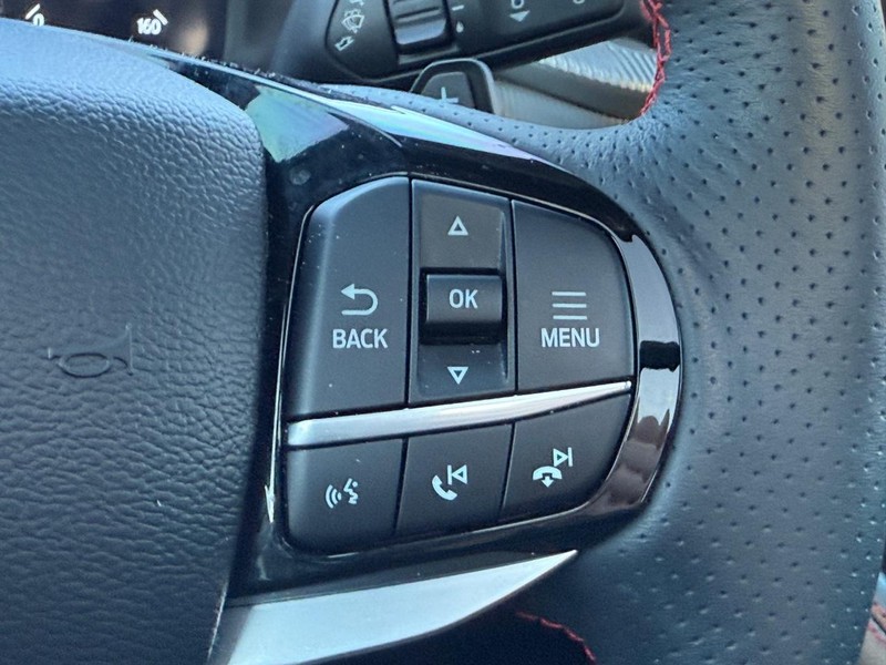 Ford Explorer Vehicle Full-screen Gallery Image 17