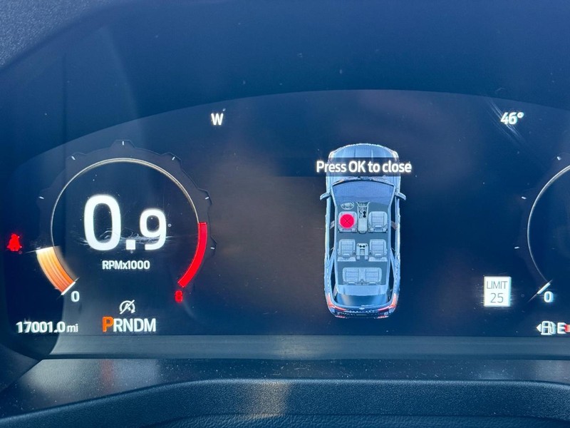 Ford Explorer Vehicle Full-screen Gallery Image 24