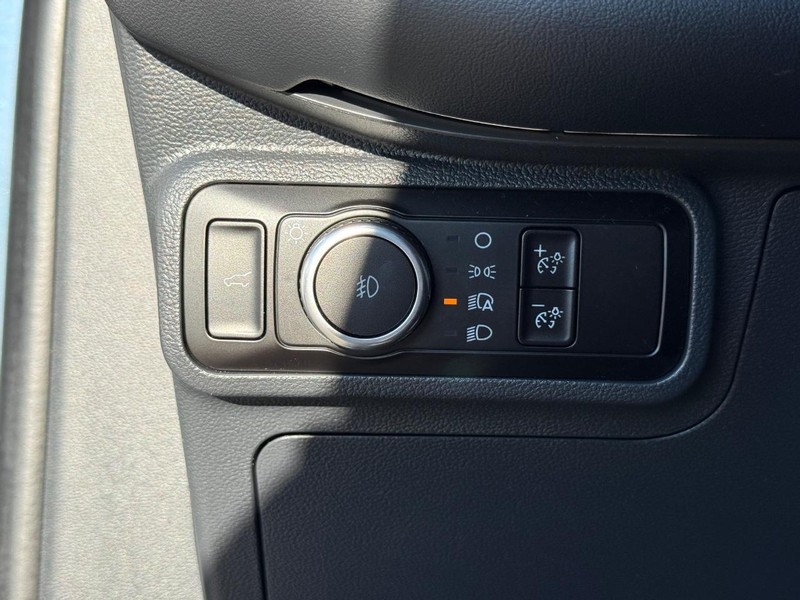 Ford Explorer Vehicle Full-screen Gallery Image 25