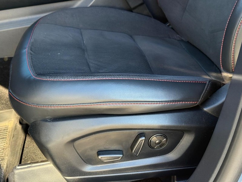 Ford Explorer Vehicle Full-screen Gallery Image 27