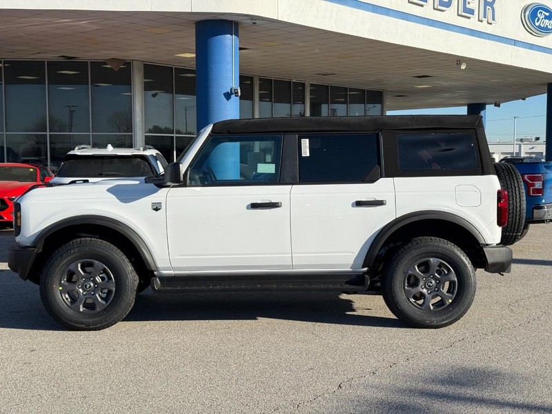 Ford Bronco Vehicle Full-screen Gallery Image 2