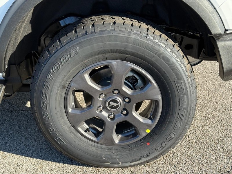 Ford Bronco Vehicle Full-screen Gallery Image 4