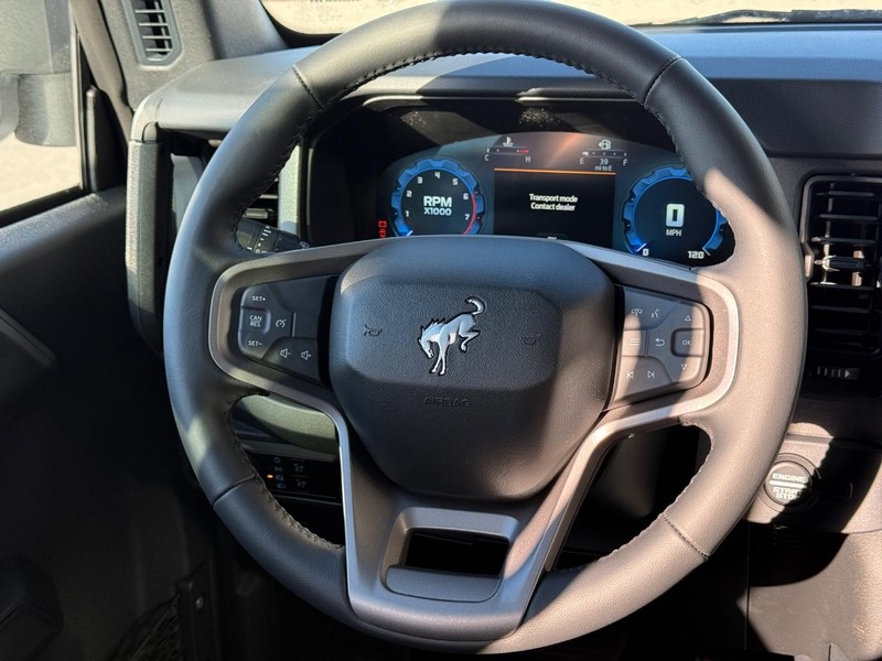 Ford Bronco Vehicle Full-screen Gallery Image 7