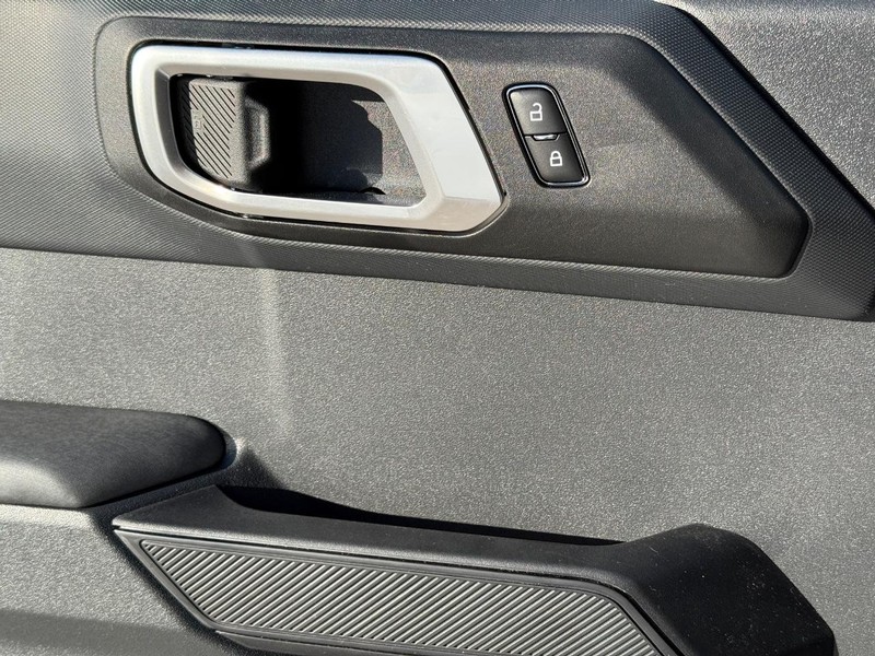 Ford Bronco Vehicle Full-screen Gallery Image 16