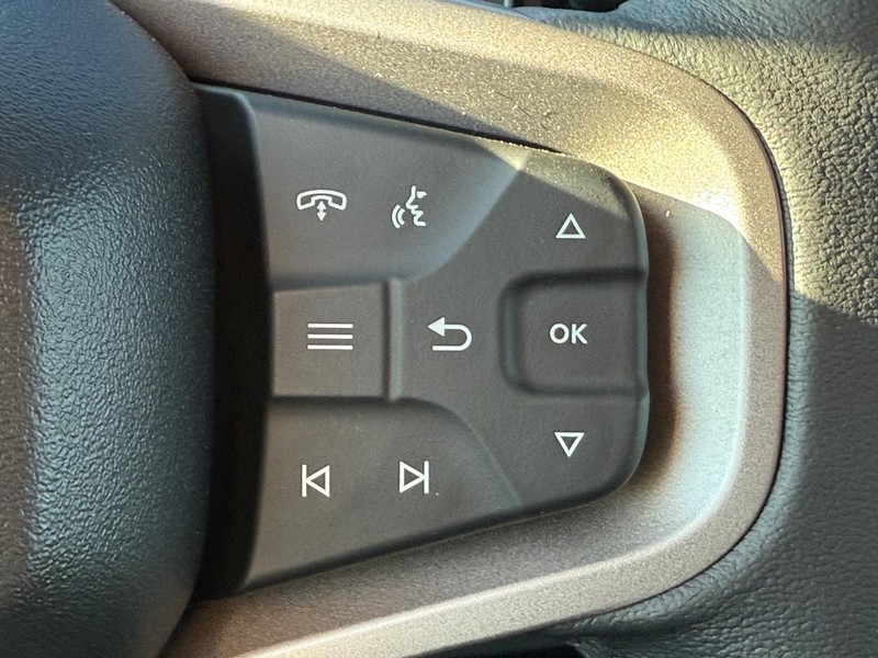 Ford Bronco Vehicle Full-screen Gallery Image 9