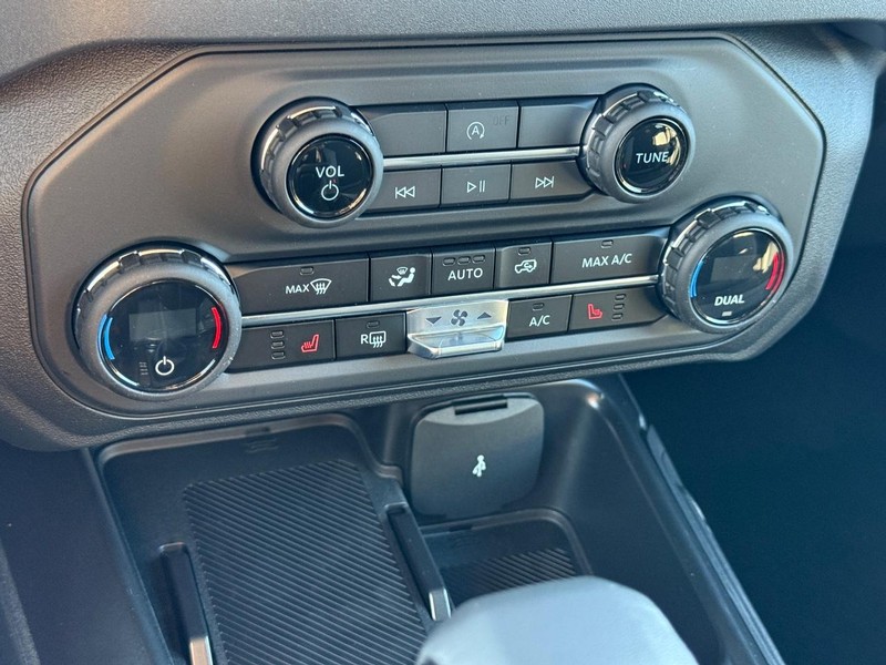 Ford Bronco Vehicle Full-screen Gallery Image 13