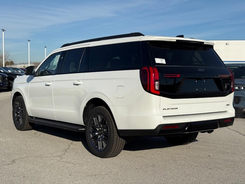 Ford Expedition Max Vehicle Full-screen Gallery Image 3