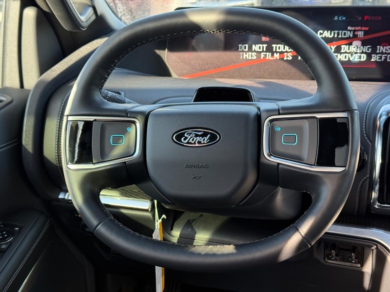 Ford Expedition Max Vehicle Full-screen Gallery Image 10