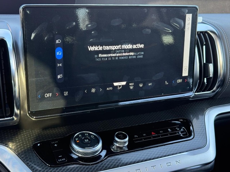 Ford Expedition Max Vehicle Full-screen Gallery Image 14