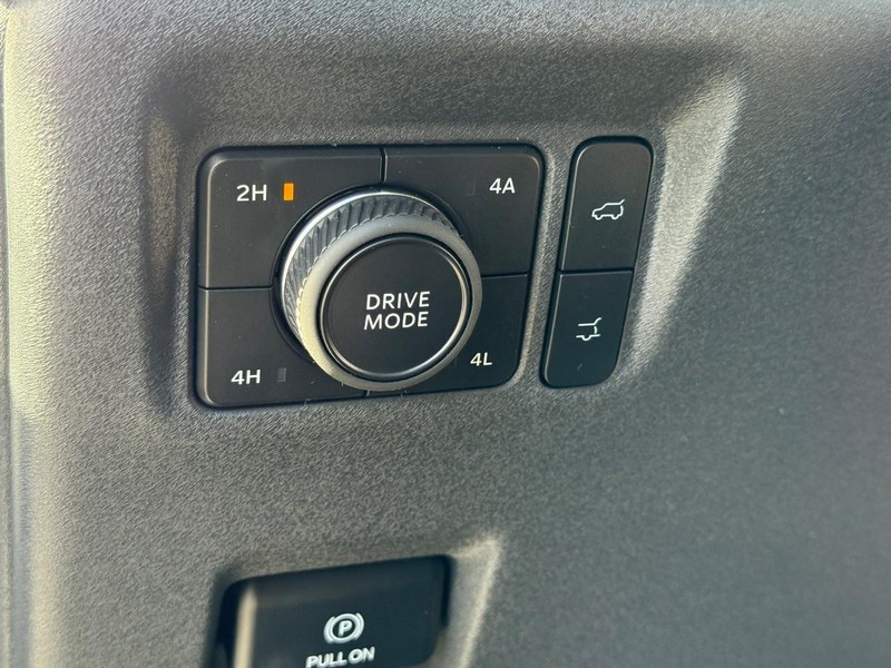 Ford Expedition Max Vehicle Full-screen Gallery Image 18