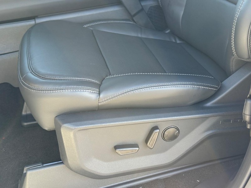 Ford Expedition Max Vehicle Full-screen Gallery Image 21