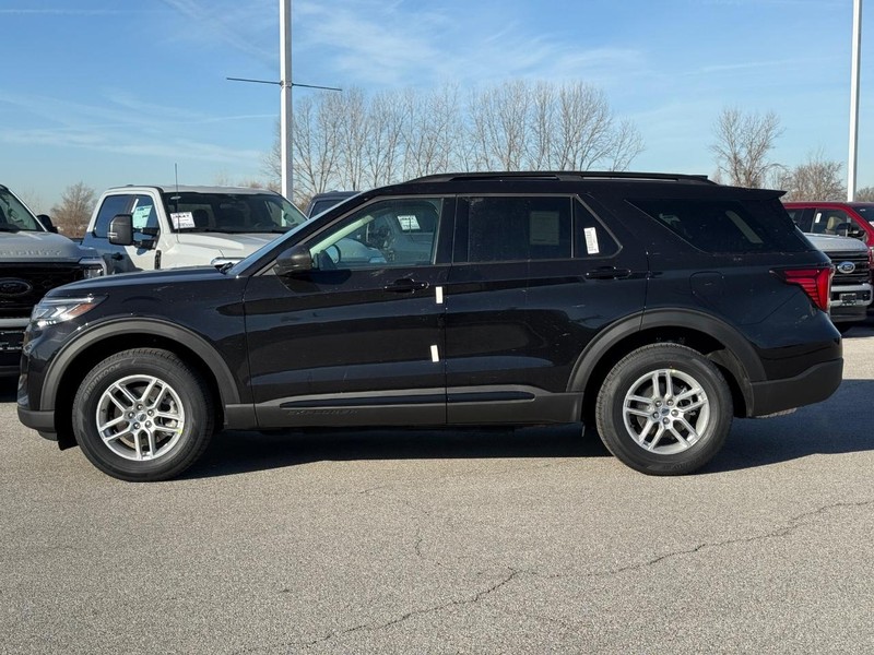 Ford Explorer Vehicle Full-screen Gallery Image 2