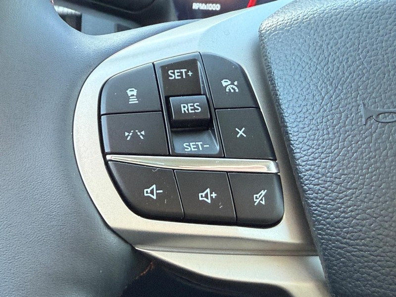 Ford Explorer Vehicle Full-screen Gallery Image 9