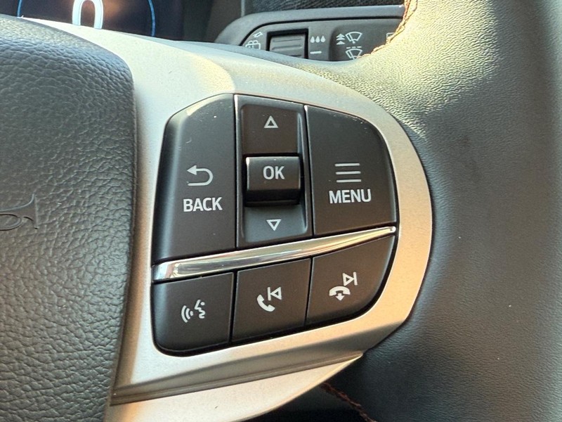 Ford Explorer Vehicle Full-screen Gallery Image 10