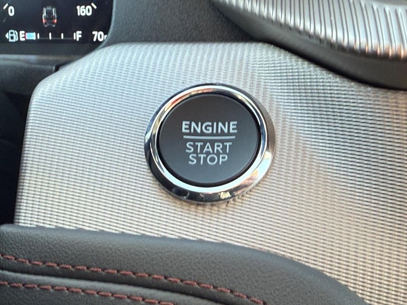 Ford Explorer Vehicle Full-screen Gallery Image 11