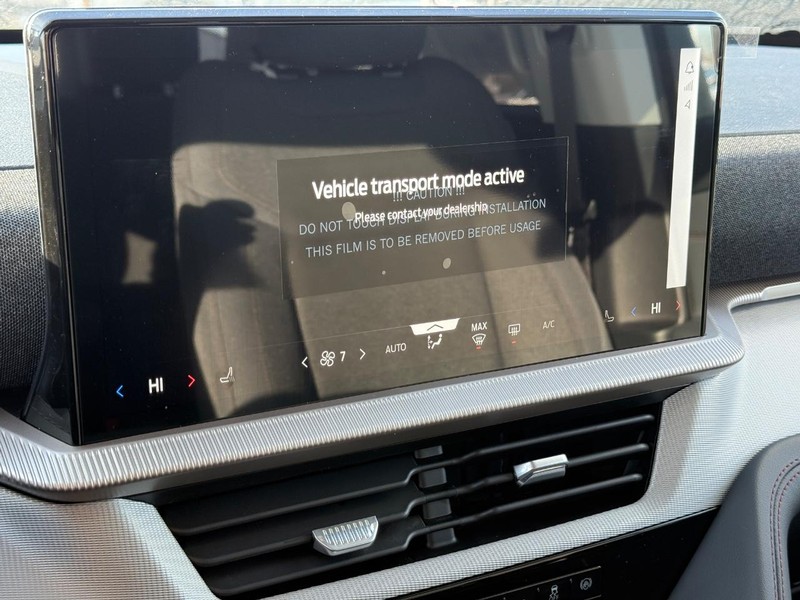 Ford Explorer Vehicle Full-screen Gallery Image 12