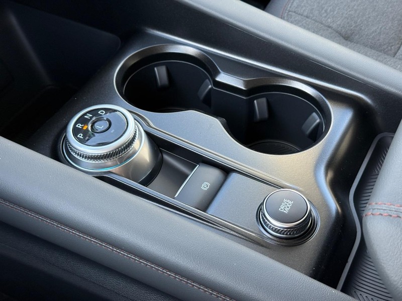 Ford Explorer Vehicle Full-screen Gallery Image 15