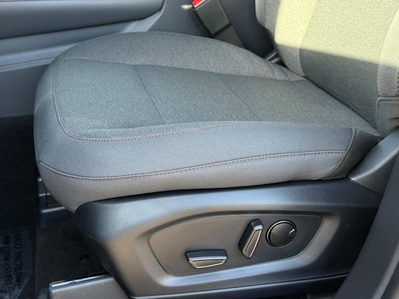 Ford Explorer Vehicle Full-screen Gallery Image 19