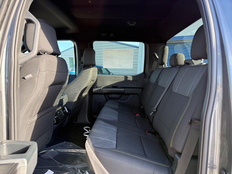 Ford F-150 Vehicle Full-screen Gallery Image 5