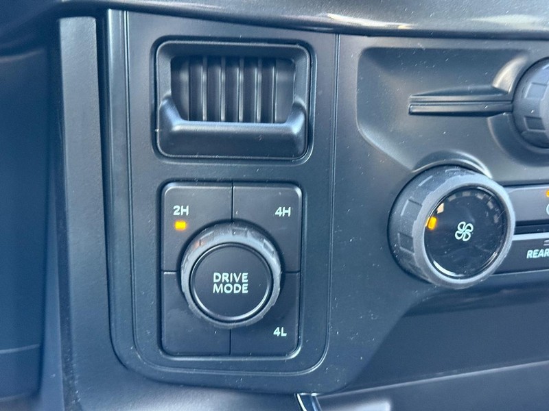 Ford F-150 Vehicle Full-screen Gallery Image 12