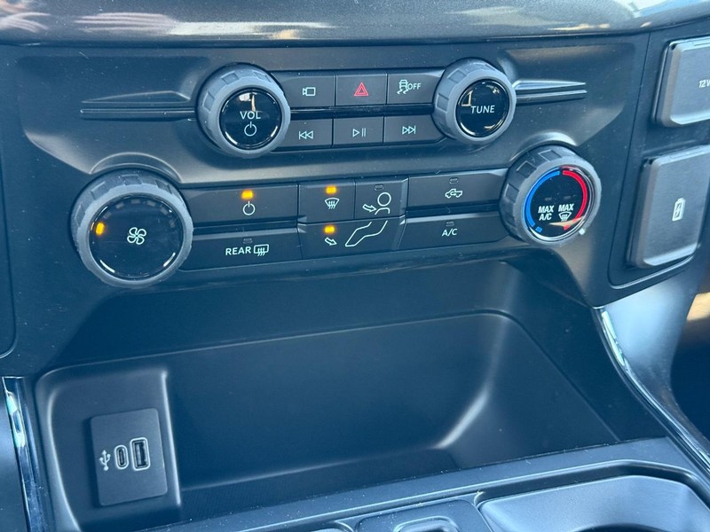 Ford F-150 Vehicle Full-screen Gallery Image 13