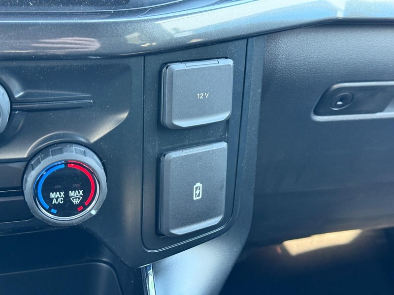 Ford F-150 Vehicle Full-screen Gallery Image 14