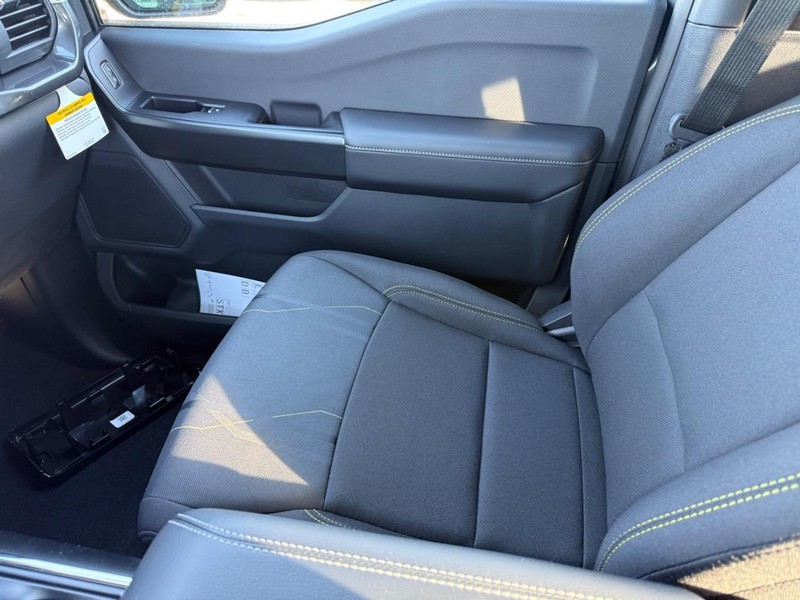 Ford F-150 Vehicle Full-screen Gallery Image 15