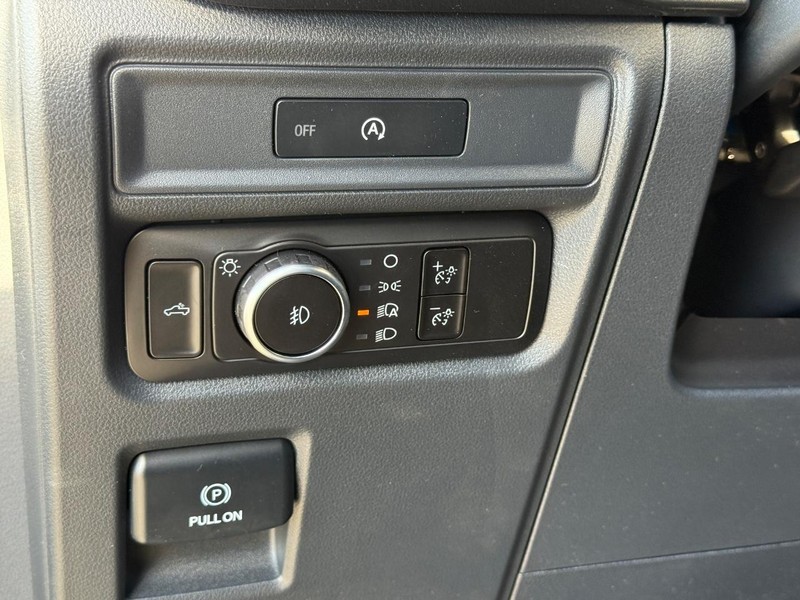 Ford F-150 Vehicle Full-screen Gallery Image 16