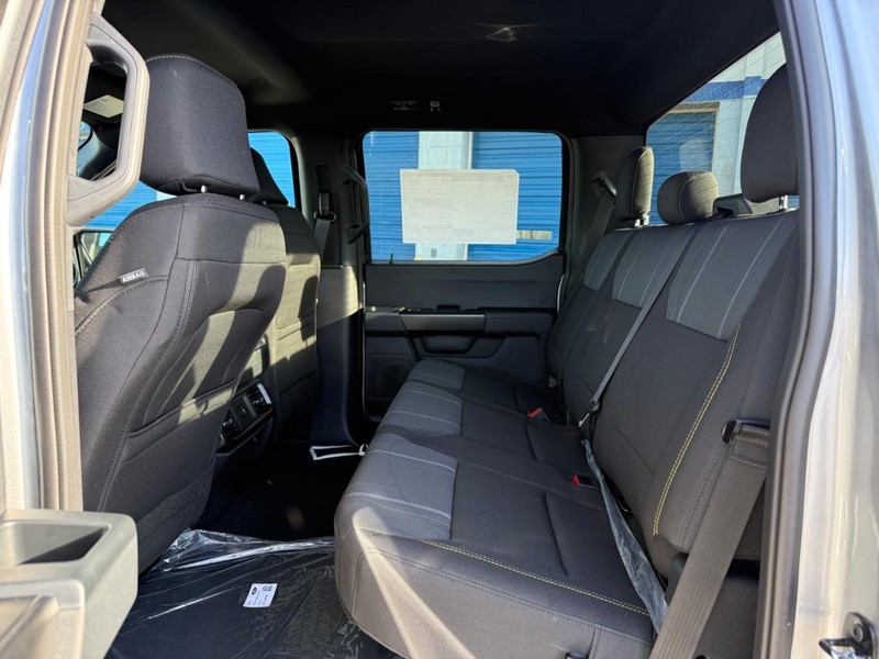 Ford F-150 Vehicle Full-screen Gallery Image 5