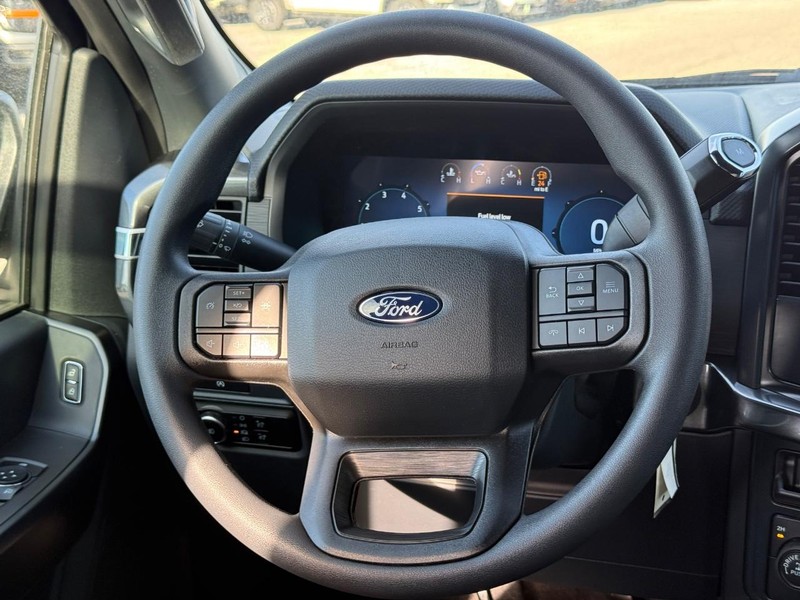 Ford F-150 Vehicle Full-screen Gallery Image 7