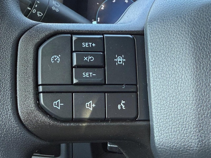 Ford F-150 Vehicle Full-screen Gallery Image 8