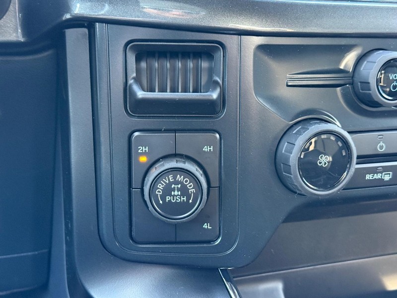 Ford F-150 Vehicle Full-screen Gallery Image 12