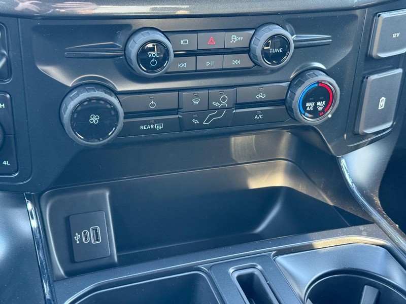 Ford F-150 Vehicle Full-screen Gallery Image 13